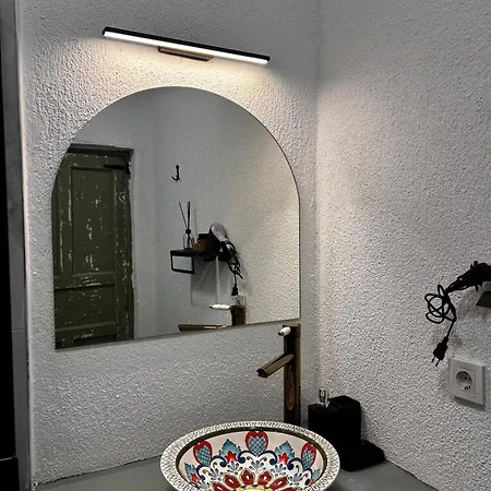 Chori Avlu Kuecuekkoey Ayvalı